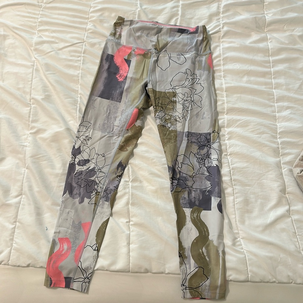 Calvin Klein floral leggings in small
